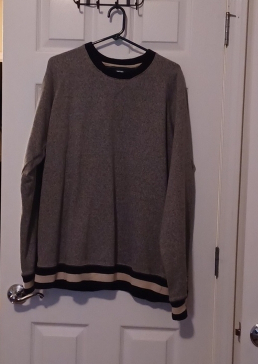 -- Russell Athletic Gray Crewneck Sweatshirt with V-Stitch Detail - Picture 9 of 9